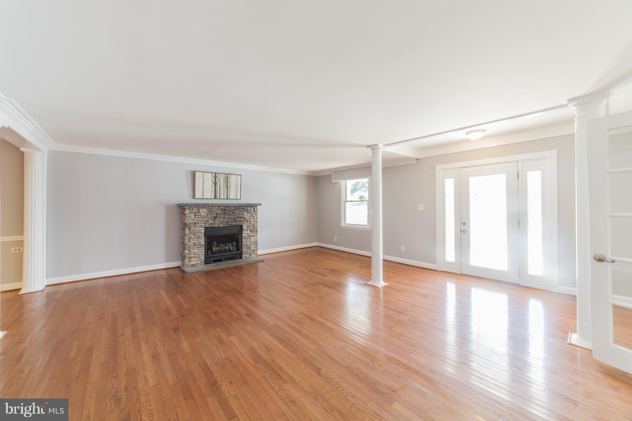 321 Duxbury Road Silver Spring, MD 20905 - Photo 4 of 30 Living Room