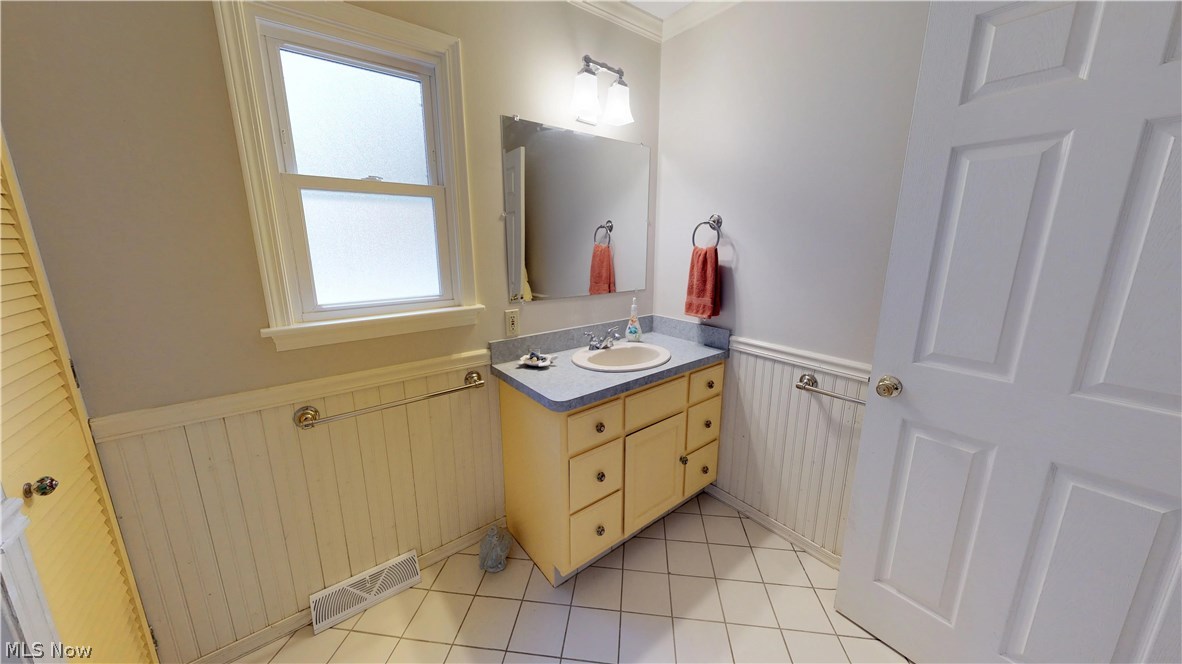 4620 Anderson Road Cleveland, OH 44121 - Photo 22 of 35