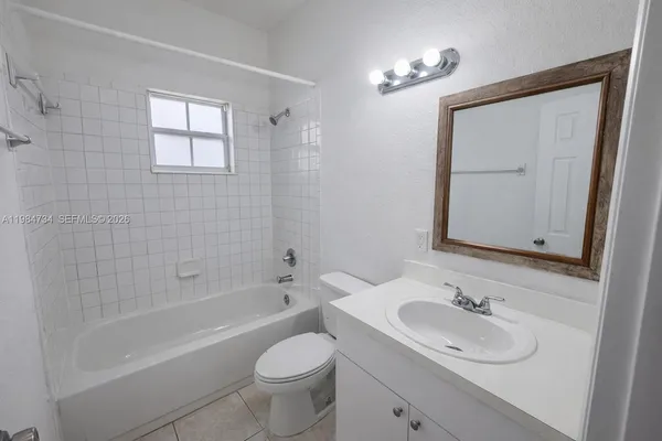 $3,000 | 1008 Northwest 2nd Avenue, Hallandale Beach, FL 33009