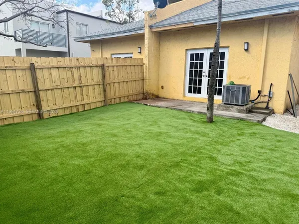 $3,000 | 1008 Northwest 2nd Avenue, Hallandale Beach, FL 33009