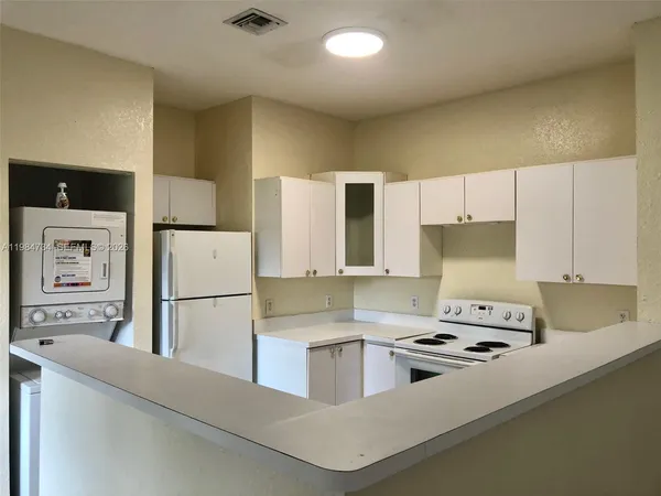 $3,000 | 1008 Northwest 2nd Avenue, Hallandale Beach, FL 33009