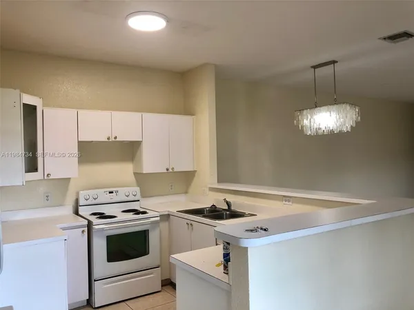 $3,000 | 1008 Northwest 2nd Avenue, Hallandale Beach, FL 33009