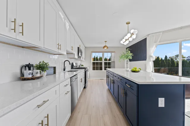 $499,000 | 1655 Whispering Oaks Drive, West Chicago, IL 60185