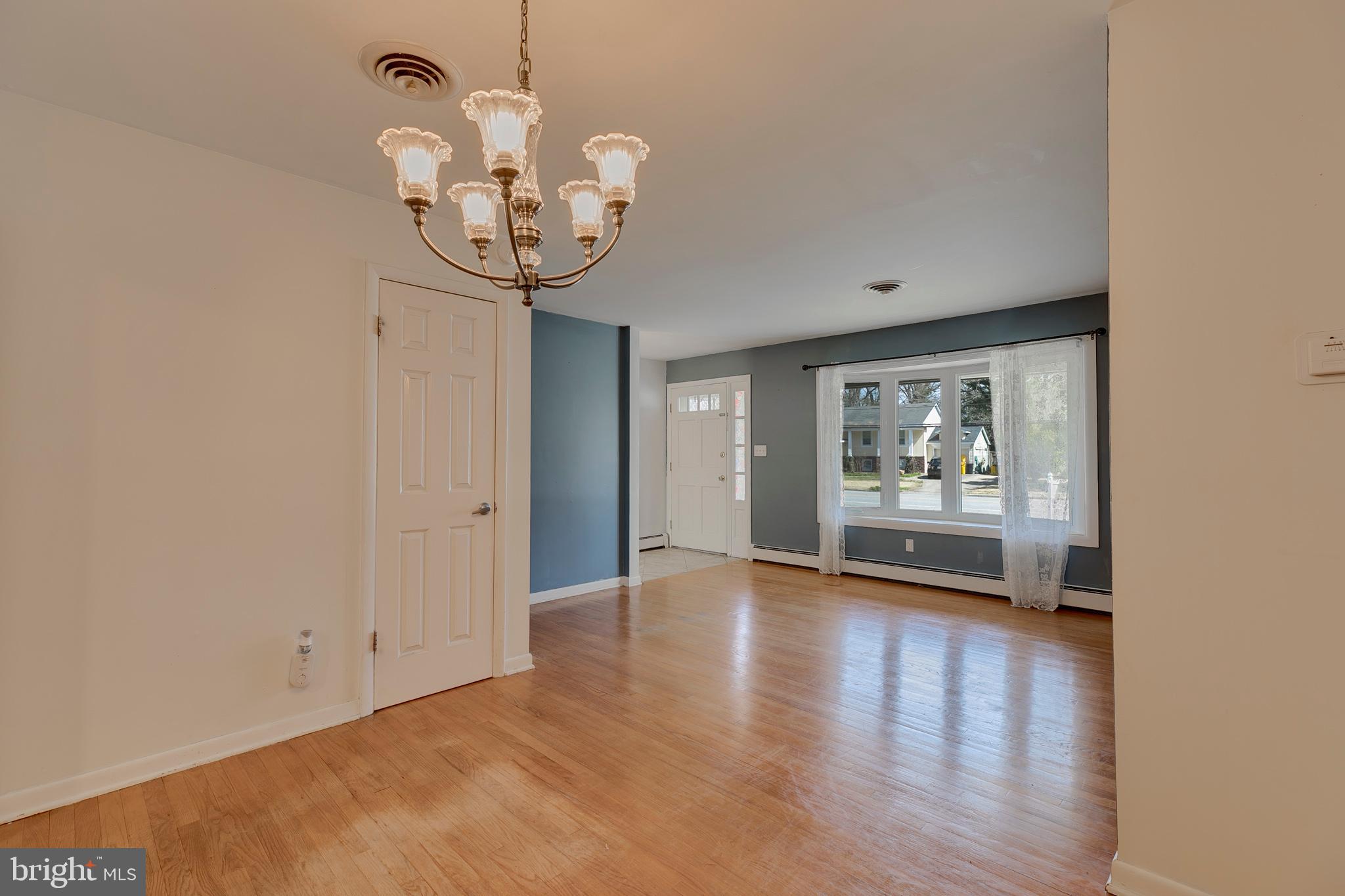 236 Hickory Point Road Pasadena, MD 21122 - Photo 11 of 32 Gallery Image 11