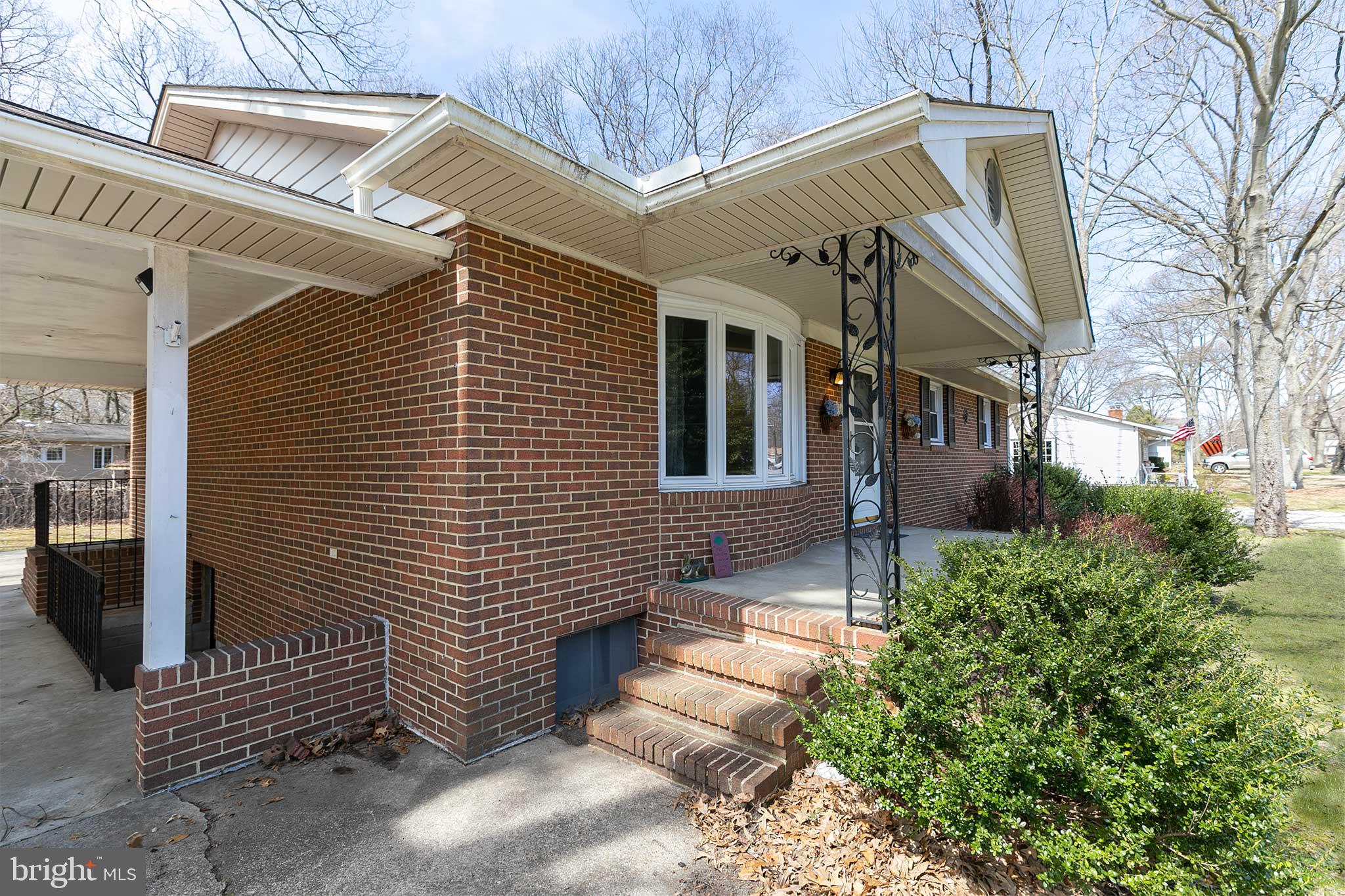 236 Hickory Point Road Pasadena, MD 21122 - Photo 3 of 32 Gallery Image 3