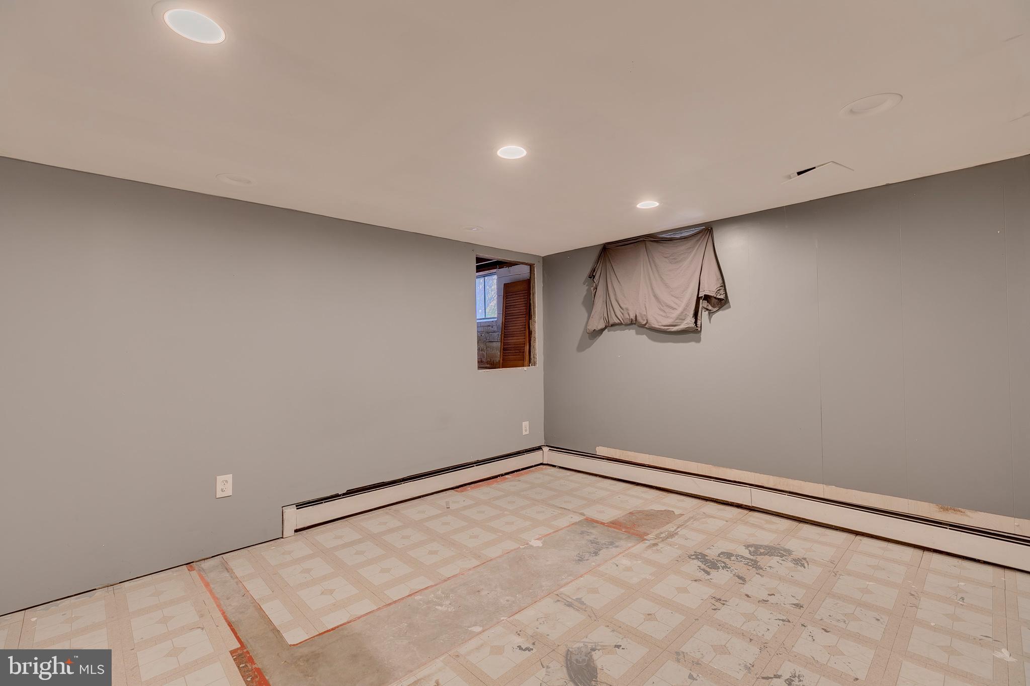 236 Hickory Point Road Pasadena, MD 21122 - Photo 24 of 32 Gallery Image 24