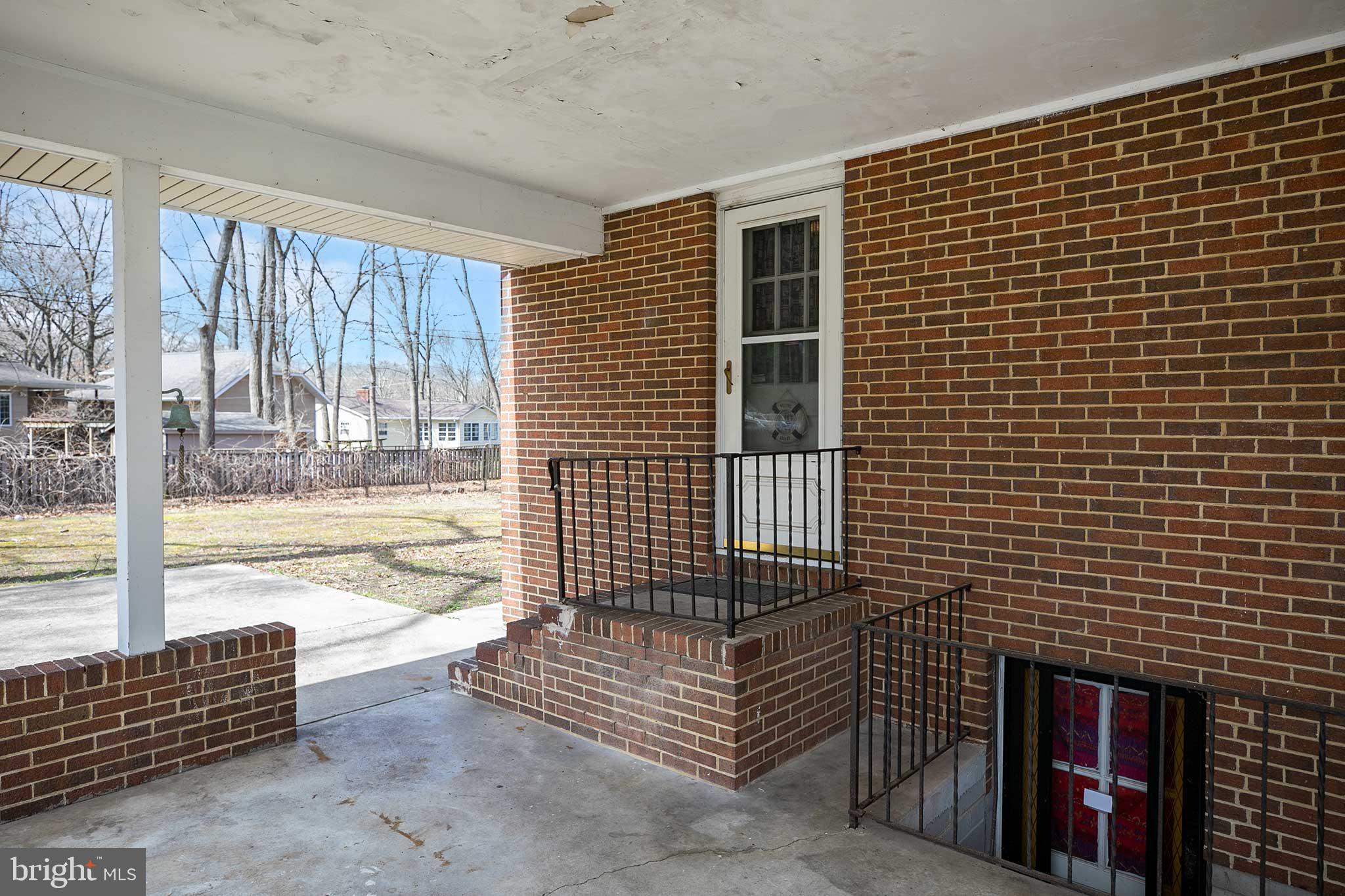 236 Hickory Point Road Pasadena, MD 21122 - Photo 5 of 32 Gallery Image 5