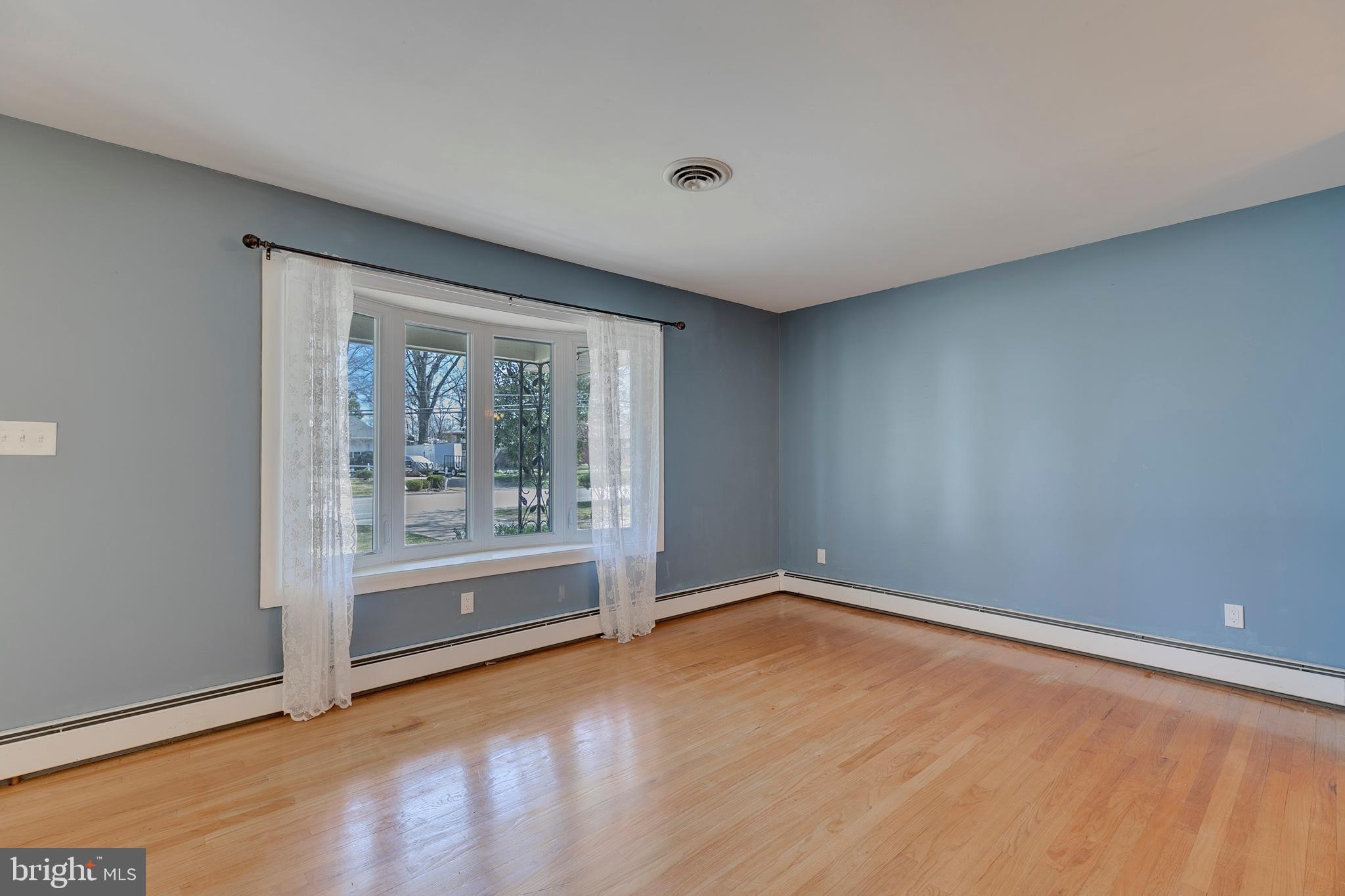 236 Hickory Point Road Pasadena, MD 21122 - Photo 7 of 32 Gallery Image 7