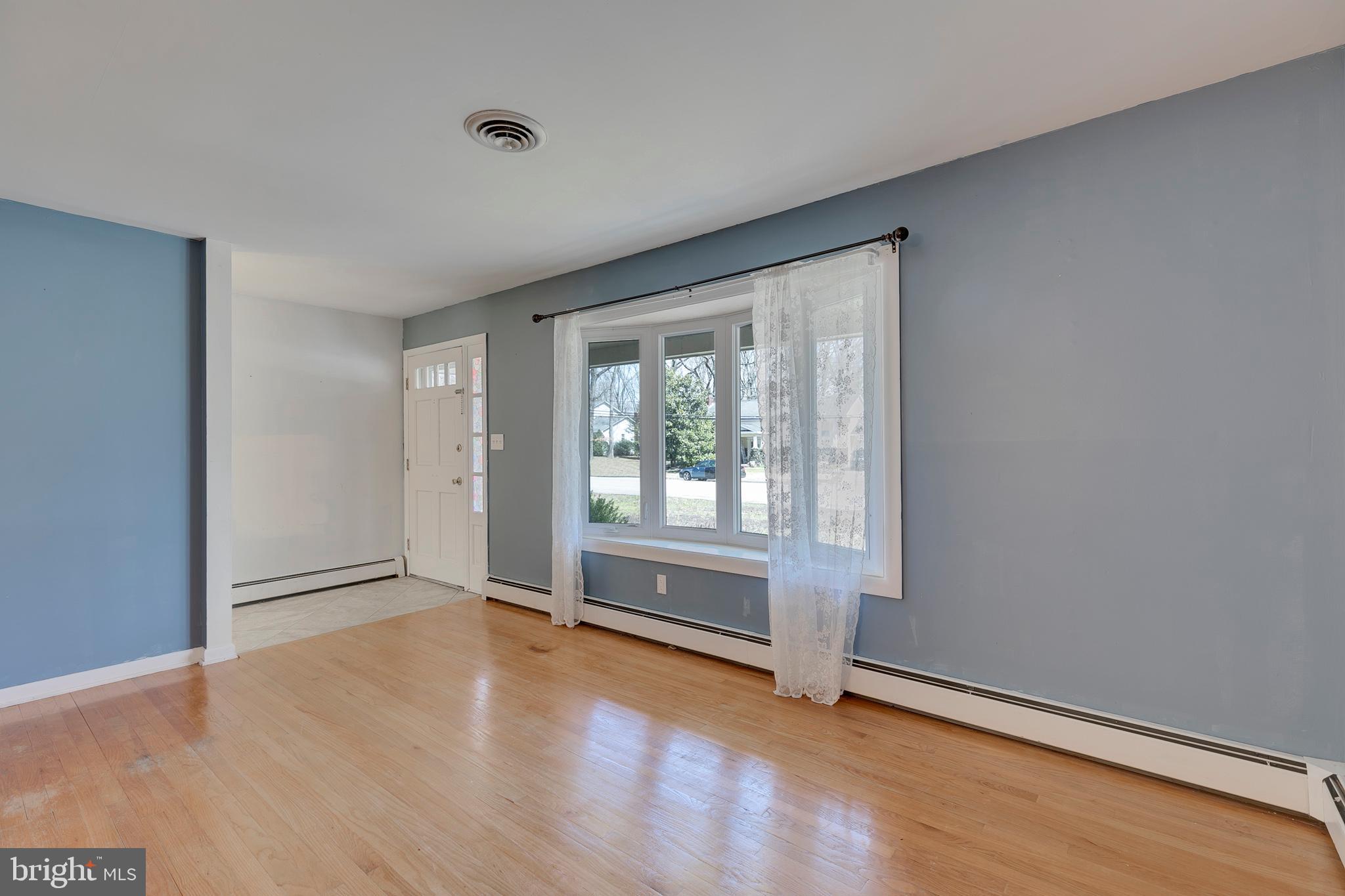 236 Hickory Point Road Pasadena, MD 21122 - Photo 8 of 32 Gallery Image 8