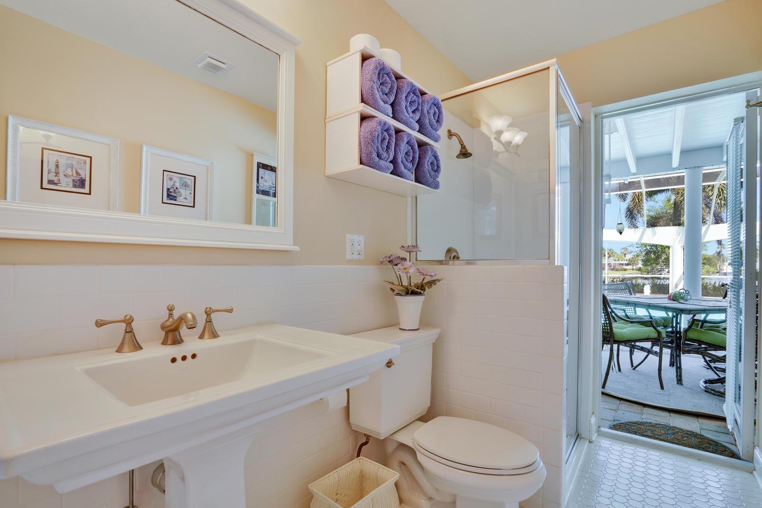 2637 Northwest S Shore Road Stuart, FL 34994 - Photo 21 of 45 Guest Bathroom