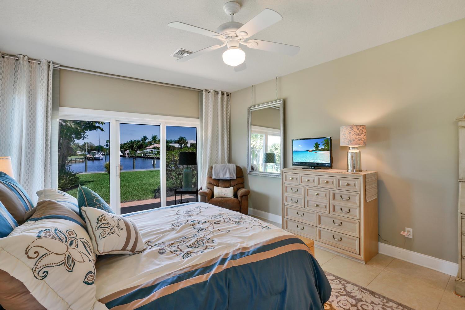 2637 Northwest S Shore Road Stuart, FL 34994 - Photo 35 of 45 Guest Room