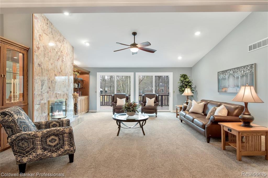 135 West Hickory Grove Road Bloomfield Hills, MI 48304 - Photo 7 of 42