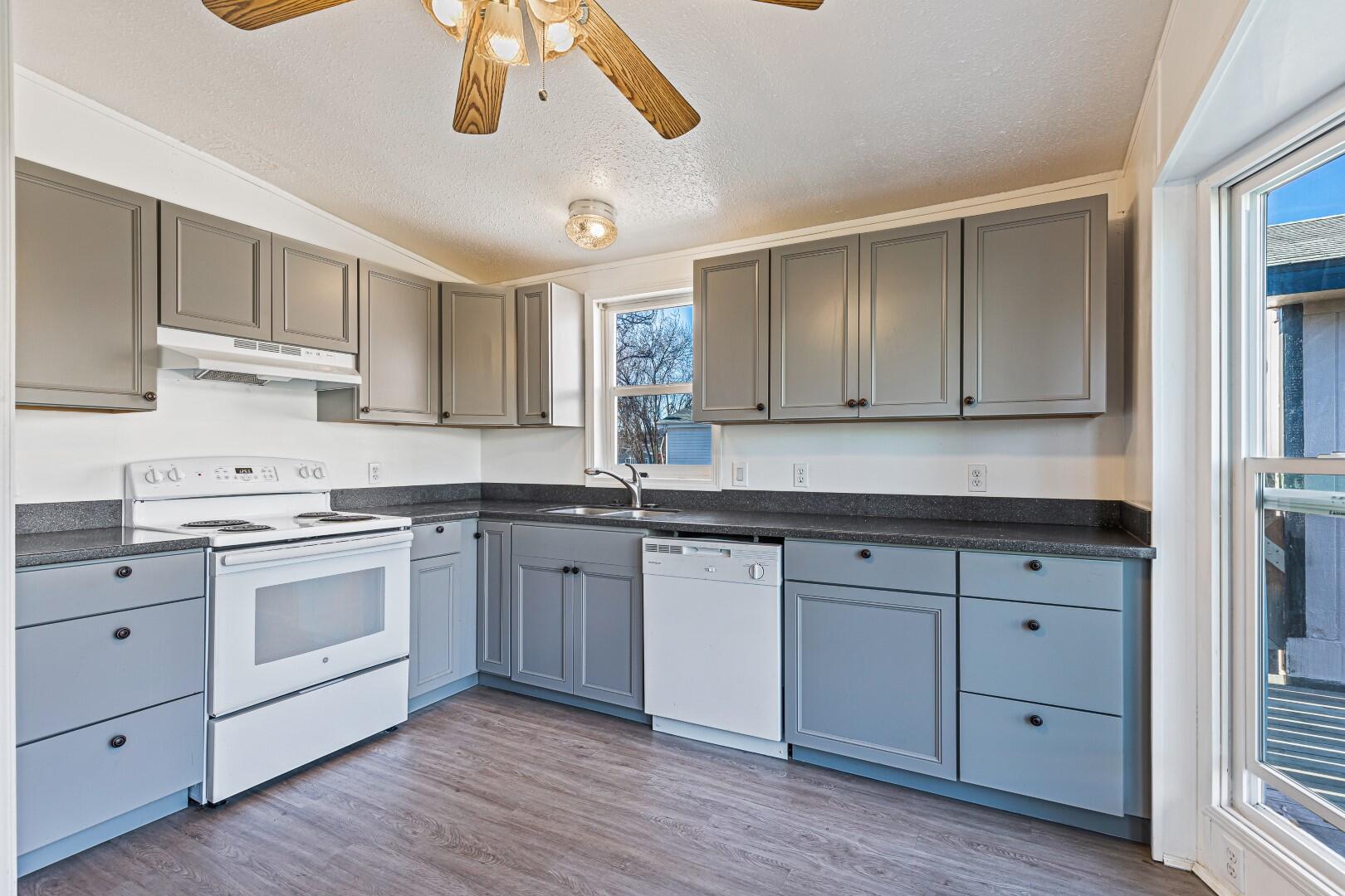 664 Clearview Way Eagle Point, OR 97524 - Photo 9 of 31 12