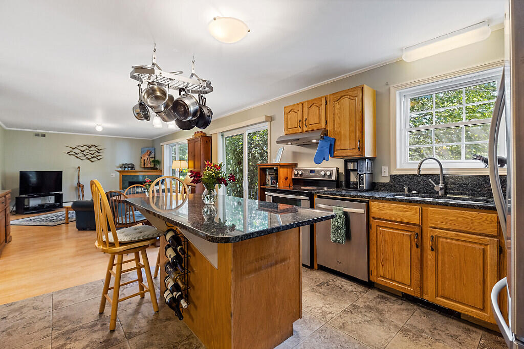 25 Powell Road Cumberland, ME 04110 - Photo 7 of 71 41_BP5A0123_DxO_mls