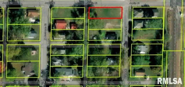 $4,900 | 511 Grand Street, Benton, IL 62812