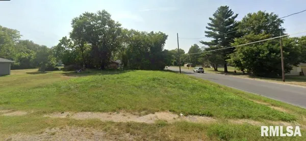 $4,900 | 511 Grand Street, Benton, IL 62812