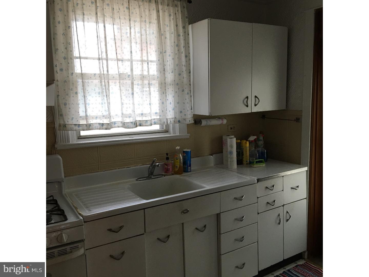725 Edgemore Road Philadelphia, PA 19151 - Photo 4 of 12 Gallery Image 4