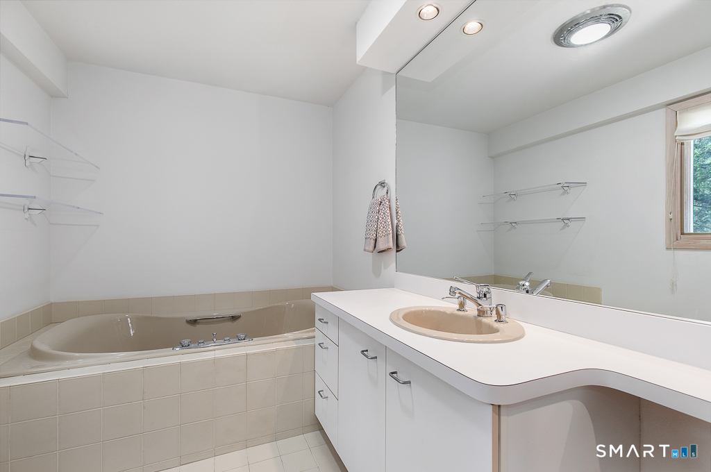 54 Rock Hill Road Woodbridge, CT 06525 - Photo 22 of 40