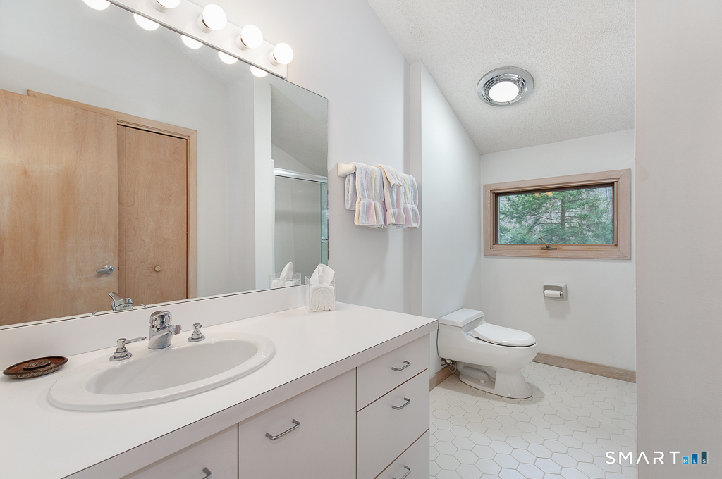 54 Rock Hill Road Woodbridge, CT 06525 - Photo 31 of 40