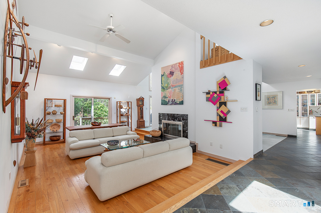 54 Rock Hill Road Woodbridge, CT 06525 - Photo 4 of 40