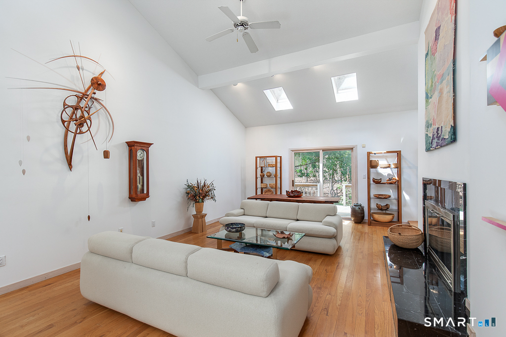 54 Rock Hill Road Woodbridge, CT 06525 - Photo 7 of 40