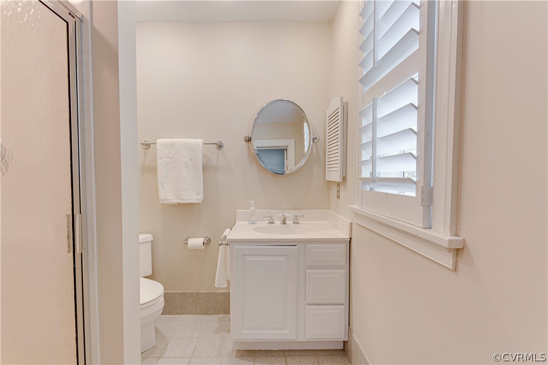 24 Clarke Road Richmond, VA 23226 - Photo 22 of 34 In-suite bath in master bedroom