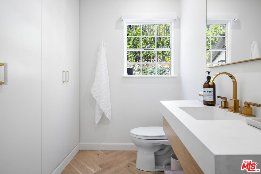 1570 Queens Road Los Angeles, CA 90069 - Photo 27 of 41 a bathroom with a sink and a toilet