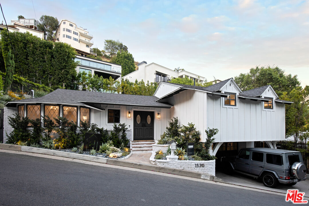 1570 Queens Road Los Angeles, CA 90069 - Photo 38 of 41 a house view with a garden space