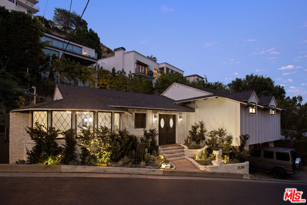 1570 Queens Road Los Angeles, CA 90069 - Photo 40 of 41 front view of a house with a street