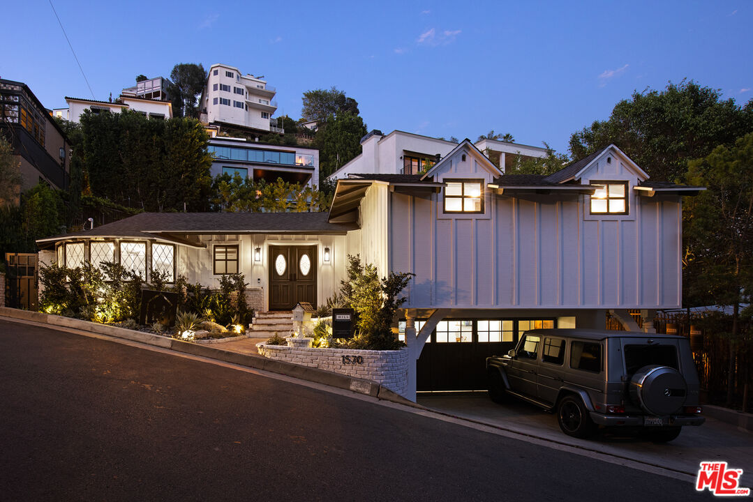 1570 Queens Road Los Angeles, CA 90069 - Photo 4 of 41 a view of a large building with cars parked