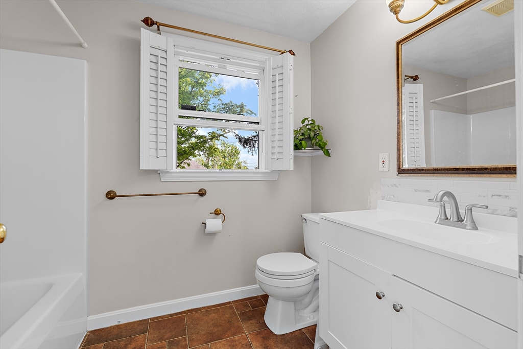 9 Rhodes Street Billerica, MA 01821 - Photo 10 of 33