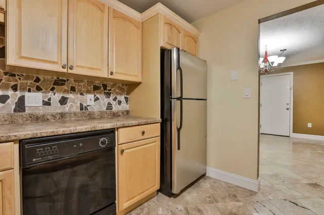 $320,000 | 4-08 Autumn Leaf Drive, Unit 8, Nashua, NH 03060