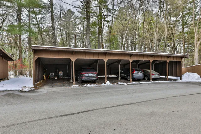 $320,000 | 4-08 Autumn Leaf Drive, Unit 8, Nashua, NH 03060