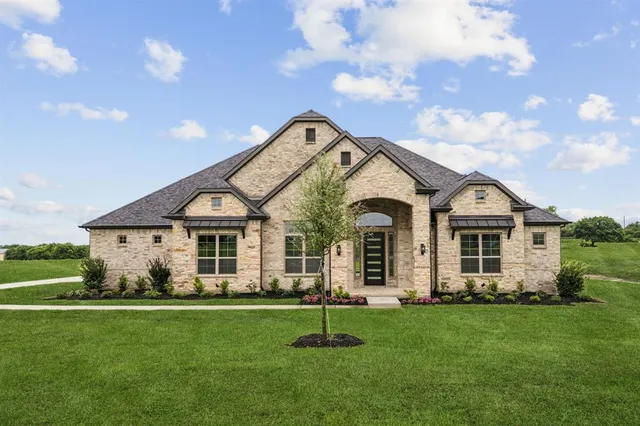 $679,900 | 121 Swan Lake Drive, Waxahachie, TX 75165