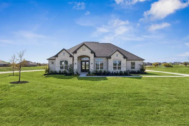 $679,900 | 121 Swan Lake Drive, Waxahachie, TX 75165