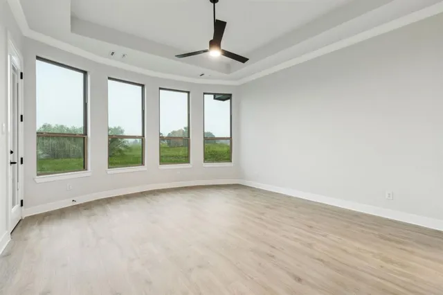 $679,900 | 121 Swan Lake Drive, Waxahachie, TX 75165