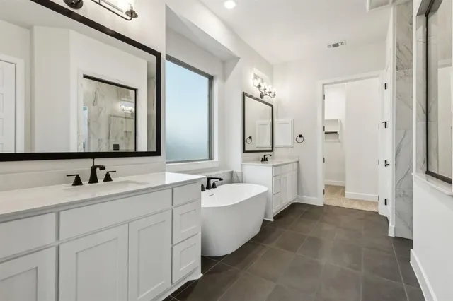 $679,900 | 121 Swan Lake Drive, Waxahachie, TX 75165