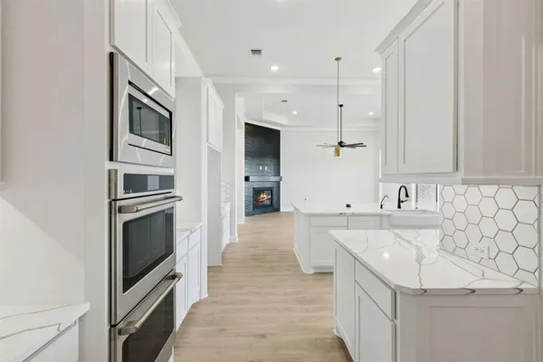 $679,900 | 121 Swan Lake Drive, Waxahachie, TX 75165