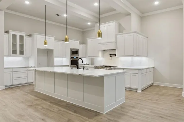 $679,900 | 121 Swan Lake Drive, Waxahachie, TX 75165