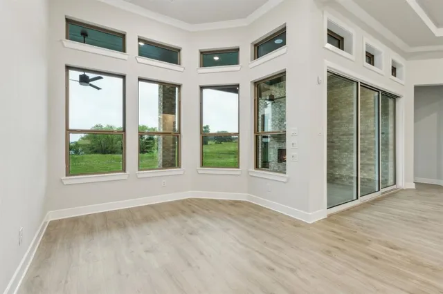 $679,900 | 121 Swan Lake Drive, Waxahachie, TX 75165