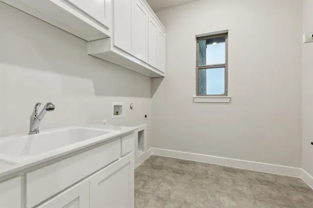 $679,900 | 121 Swan Lake Drive, Waxahachie, TX 75165