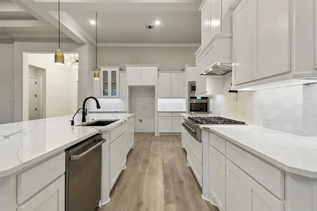 $679,900 | 121 Swan Lake Drive, Waxahachie, TX 75165