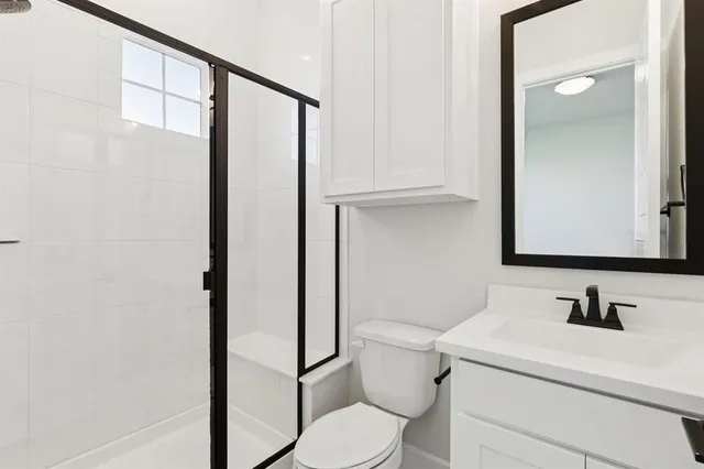 $679,900 | 121 Swan Lake Drive, Waxahachie, TX 75165