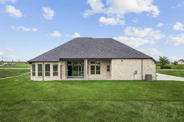 $679,900 | 121 Swan Lake Drive, Waxahachie, TX 75165