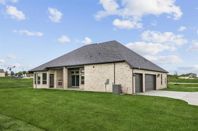 $679,900 | 121 Swan Lake Drive, Waxahachie, TX 75165