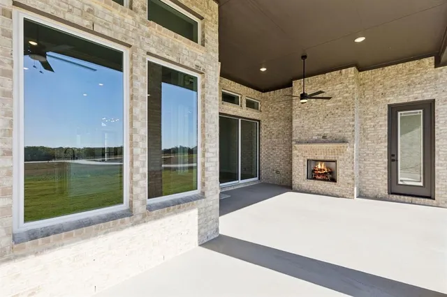 $679,900 | 121 Swan Lake Drive, Waxahachie, TX 75165