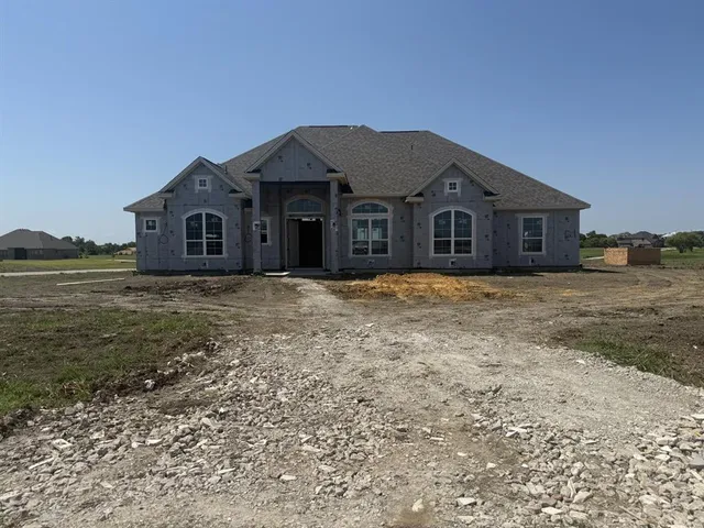 $679,900 | 121 Swan Lake Drive, Waxahachie, TX 75165