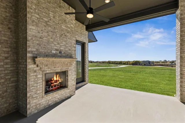 $679,900 | 121 Swan Lake Drive, Waxahachie, TX 75165