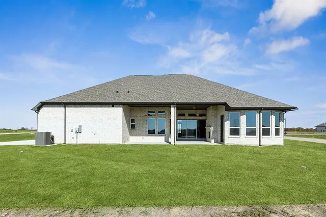 $679,900 | 121 Swan Lake Drive, Waxahachie, TX 75165