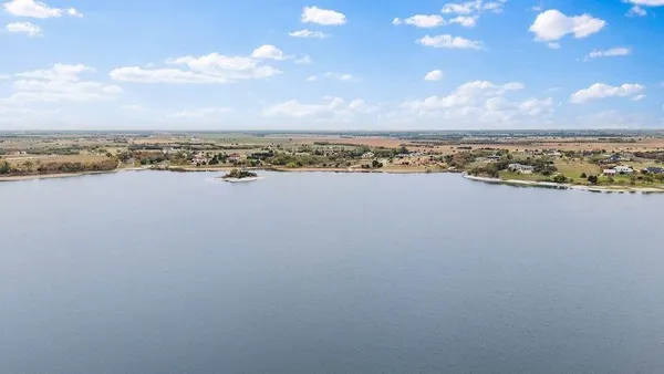 $679,900 | 121 Swan Lake Drive, Waxahachie, TX 75165